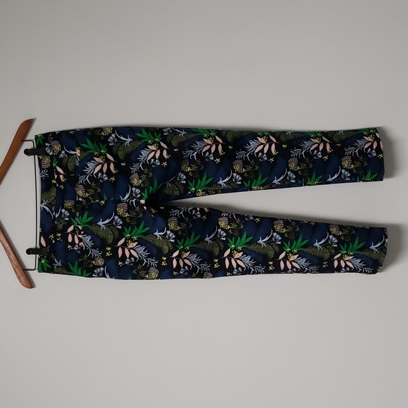 Boden Dark Floral Capri Pants Cropped Size 4 - Picture 7 of 13